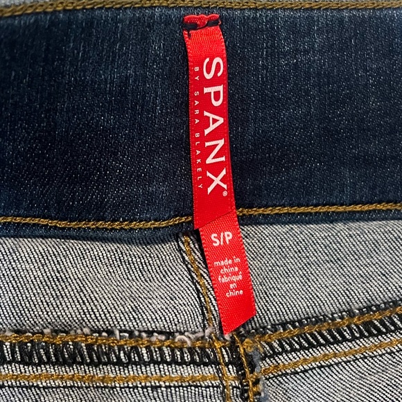 Spanx Distressed Skinny Jeans Medium Wash Size Small NWT - Picture 4 of 5